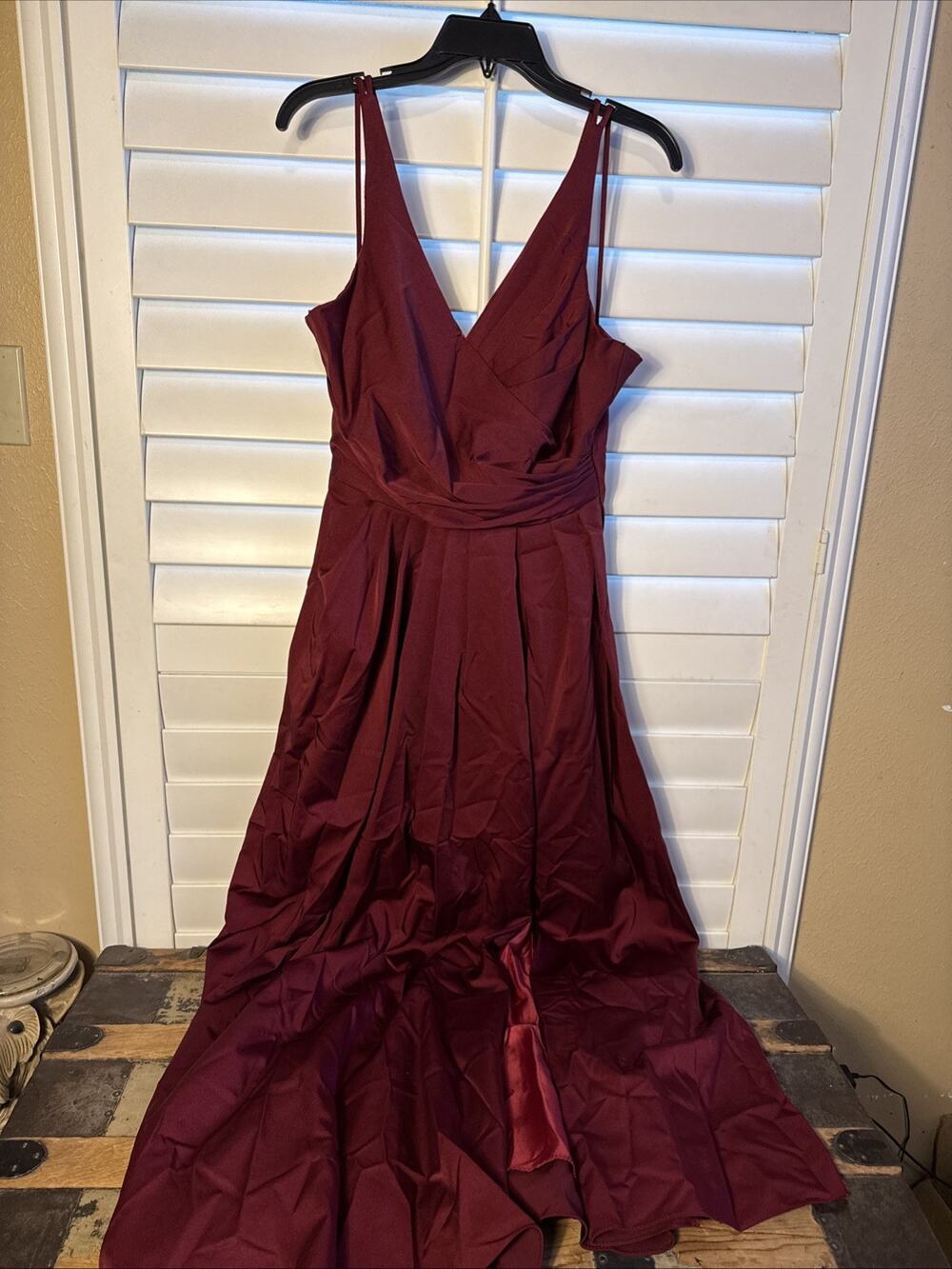 Nox Anabel Wine Red Satin V-Neck Formal Dress - Size Large